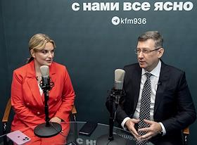 XXVI Петербургский международный экономический форум (ПМЭФ) 2023 в конгрессно-выставочном центре (КВЦ) 'Экспофорум'. Генеральный директор АО 'ОЭЗ', в ведение которой управление петербургскими площадками особых экономических зон 'Нойдорф' и 'Новоорловская', Тамара Рондалева и генеральный директор компании 'Вертекс' Георгий Побелянский в студии 'Коммерсатъ FM'