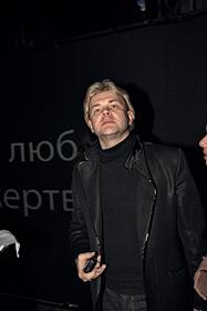 Выставка Владимира Глынина 'Лебединое озеро' в галерее ArtAngar