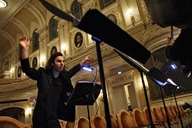 Концерт Теодора Курензиса, в рамках Московского международного музыкального фестиваля 'Посвящение Олегу Кагану' в БЗК. В вечере принимают участие Государственный симфонический оркестр «Новая Россия» и Государственная академическая хоровая капелла России имени Юрлова, а также солисты – Юрий Башмет и Наталия Гутман. За дирижерский пульт встанет маэстро Теодор Курентзис