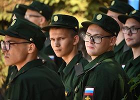 Из Севастополя отправили группу призывников в места несения срочной службы. Новобранцев распределили в воинские части в Новороссийске и Тамбове