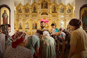 Молебен в честь святых Петра и Февронии Муромских в храме Азовской иконы Божией Матери в городе Азове