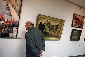 Открытие выставки 'Марш энтузиастов' (Строй, очередь, толпа в российском изобразительном искусстве ХХ века) в галерее 'Ковчег'