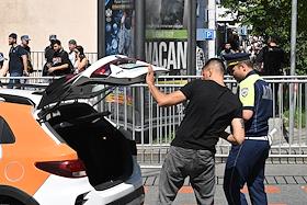 Жанровые фотографии. Работа Госавтоинспекции МВД России на пересечении улиц Дурова и Щепкина