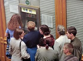 .В Москве Финансовый кризис. Магазины, банки, улицы