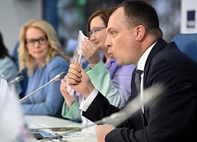 Пленарная сессия 'Учпром - суверенная промышленность для образования', посвященная подведению итогов Национального съезда производителей учебного оборудования 2023 года в пресс-центре ТАСС