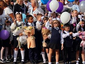 Губернатор Ростовской области Василий Голубев посетил торжественную линейку в новой школе в Западном микрорайоне донской столицы