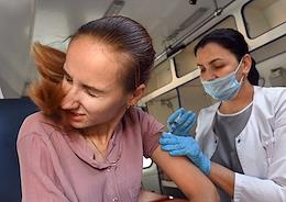 A flu vaccination campaign has started in Russia, during which it is planned to vaccinate at least 60% of the population. Operation of a mobile vaccination station