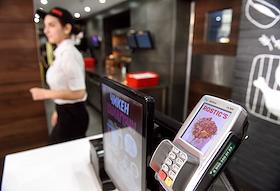 Пресс-конференция управляющей команды «Юнирест» (управляет брендами Rostic’s и KFC в России) и партнером-франчайзи «Майрест» перед открытием ресторана Rostic’s на Невском проспекте, 96