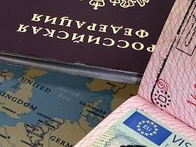 Жанровая фотография. Заграничный паспорт гражданина России с шенгенской визой