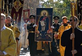 В Севастополе состоялся крестный ход с иконой святого праведного воина адмирала Федора Ушакова, которая уцелела при атаке на штаб Черноморского флота