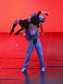 Фестиваль 'ЦЕХ'07'. Спектакль 'После вовлеченности. Диптих. Часть II.' в исполнении театра 'Провинциальные танцы' (г. Екатеринтубрг) на сцене Театра 'Модернъ'