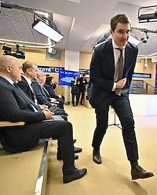 Торжественная церемония награждения лауреатов медали Российской академии образования 'Молодым ученым за успехи в науке' в МИА 'Россия сегодня'