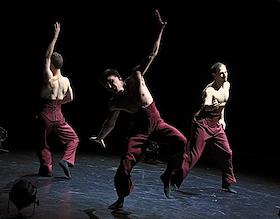 Премьера современного балета. 'Балет Москва. Ракурсы' – лаборатория современного танца на сцене Большого зала Мейерхольда в театре 'Школа драматического искусства' (Сцена на Новослободской)