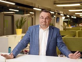 Директор макрорегиона 'Северо-Запад' оператора сотовой связи 'Tele2' Сергей Тимошин во время интервью