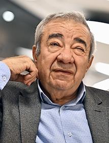 Врач акушер-гинеколог Виктор Радзинский во время интервью