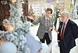 The head of the party faction in the State Duma, Sergei Mironov, and the Minister of Education of Russia, Sergei Kravtsov, conducted an extracurricular lesson for students in grades 8-11 of the Regional Gymnasium named after E.M. Primakov on the topic “The Main Law of the Country”