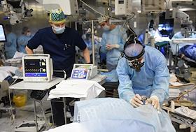 Операция на глазах пациентке с редкой болезнью Гиппеля-Линдау в ФГАУ «НМИЦ «МНТК «Микрохирургия глаза» им. акад. С.Н. Федорова». Операцию делал хирург Эрнест Бойко