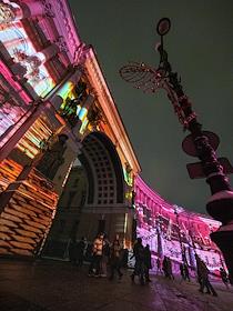 Мультимедийное шоу 'Ночь света' на Дворцовой площади в рамках празднования Дней Эрмитажа