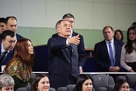 Закрытый показ документального фильма 'Хозяин алтайских гор' в кинотеатре 'Мир'