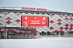 Жанровая фотография. Новая вывеска на стадионе Спартака вместо 'Открытие банк Арена' теперь 'Лукойл Арена'