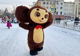 Карнавальное шествие новогодних игрушек в центре Новосибирска