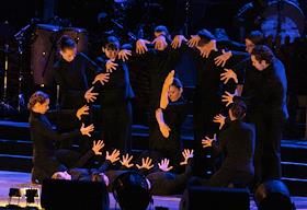 Церемония вручения ежегодной премии 'Человек года-5767' в Государственном Кремлевском Дворце. Концерт группы 'Гоголь-борделло'