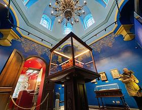 Выставка 'Теплое Рождество. Пуховые ризы Оренбуржья' в часовне-музее храма Воскресения Христова (Спас-на-Крови)