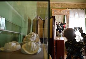 Патриотическая акция в честь 100-летней годовщины Дня Памяти Владимира Ленина. Посещение музея В.И. Ленина делегацией руководства Компартии 'Коммунисты России' и общественности