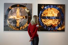 Выставка современного искусства 'Стихия света' в Государственном центральном музее современной истории России