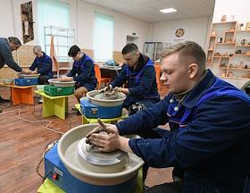 Students of the Lozovsky special boarding school in technology classes