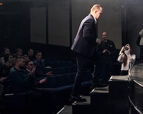 Встреча кандидата на выборах президента России, заместителя председателя Государственной думы России Владислава Даванкова с избирателями в Театре юного зрителя