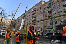 Restoration work after a fire in a six-story residential building on Chernyakhovsky Street near the Airport metro station