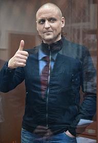 Рассмотрение ходатайства следствия о продлении срока ареста лидеру движения 'Левый фронт' Сергею Удальцову по делу об оправдании терроризма в Басманном районном суде