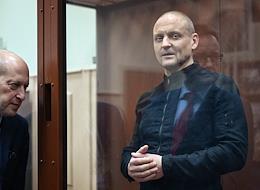 Consideration of the investigation's request to extend the arrest of the leader of the Left Front movement Sergei Udaltsov in the case of justifying terrorism in the Basmanny District Court