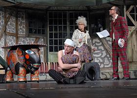 Премьерный прогон спектакля 'Шум за сценой' Майкла Фрейна в 
постановке Павел Хомский на сцене Театра им. Моссовета