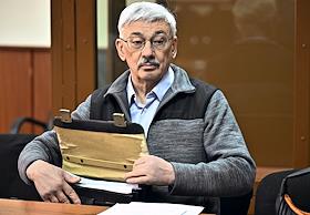 The first hearing in the case of human rights activist and co-chairman of Memorial (recognized as a foreign agent in Russia) Oleg Orlov, accused of “re-discrediting” the army for publishing an article criticizing the special military operation (SMO) in Ukraine and the Russian government, after appealing the verdict in the Golovinsky District Court