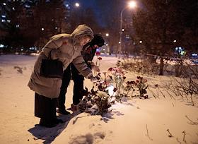 Ситуация у памятника 'Жертвам политических репрессий' в Новосибирске в связи со смертью Алексея Навального