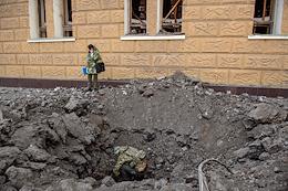 Consequences of the shelling of the Krupskaya library in the center of Donetsk