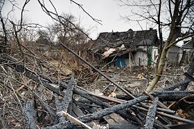 Последствия обстрела Петровского района Донецка