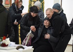Похороны трех детей, погибших про обстреле Петровского района Донецка