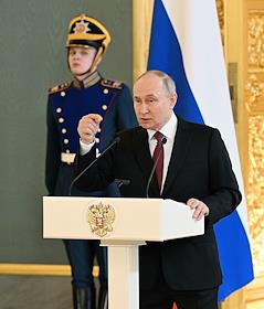 Встреча президента России Владимира Путина с доверенными лицами, поддержавшими его на выборах президента России, в Андреевском зале Большого Кремлевского дворца