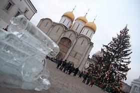 Елка на Соборной площади Кремля