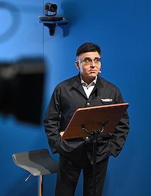 Генеральный директор 'Газпром-Медиа Холдинга' Александр Жаров во время лекции образовательной программы Общества 'Знание' в рамках Международной выставки-форума 'Россия' на ВДНХ