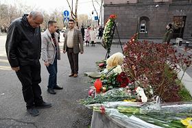 Акция памяти жертв теракта в подмосковном 'Крокус Сити Холле' в Ереване. Возложение цветов у посольства России
