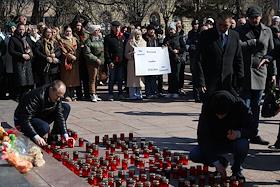 Акция памяти жертв теракта в подмосковном 'Крокус Сити Холле' в Волгограде на площади павших борцов