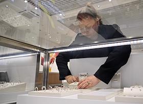 Жанровая фотография. Работа ювелирного магазина SUNLIGH в TЦ 'МЕГА Белая дача'