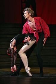 Гала-концерт с участием заслуженной артистки России, лауреата Государственной премии России, примы-балерины Большого театра Светланы Захаровой. В программе концерта балет 'Кармен-сюита' и дивертисмент с участием солистов Большого театра, в Музыкальном театре им. К.С.Станиславского и В.И.Немировича-Данченко.
