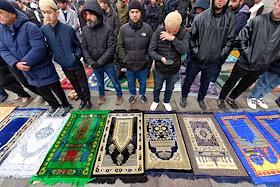 Ураза Байрам у Соборной мечети Санкт-Петербурга