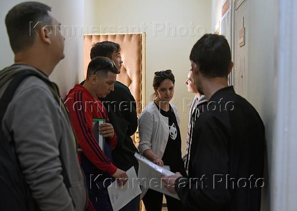 В России стартовал весенний призыв на срочную службу. Это будет первая кампания, которая пройдет с учетом нового закона о повышении призывного возраста. Согласно указу президента РФ Владимира Путина, с 1 апреля по 15 июля в армию направят 150 тысяч человек