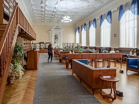 Excursion to the Sverdlovsk Regional Universal Scientific Library named after Belinsky. Interview with writer Alexey Salnikov in the library interiors